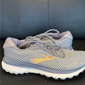 Brooks Women's Gray and Gold Athletic Shoes